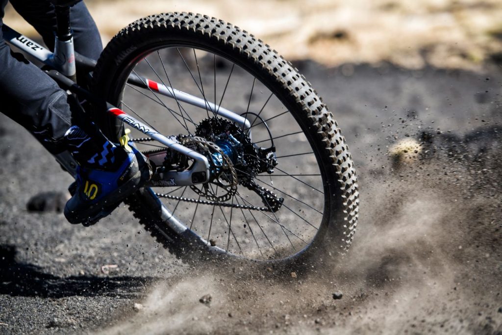 What are the common riding mistakes of a mountain bike?